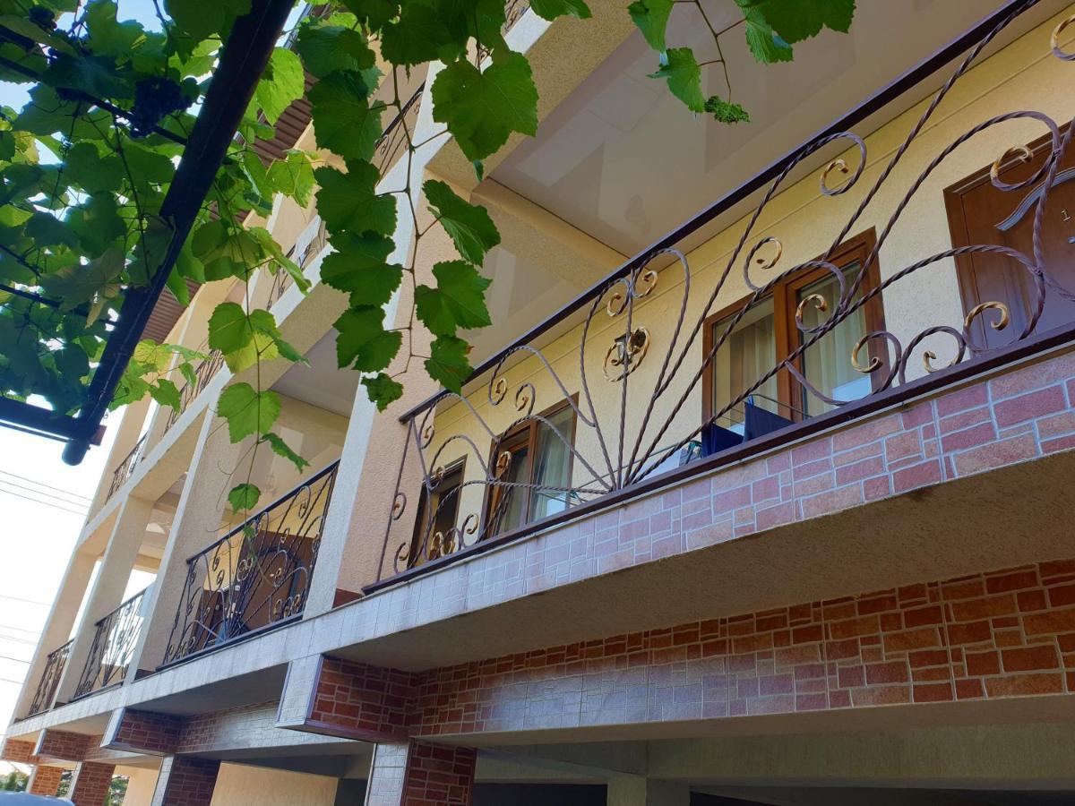 Guest House Lykhny Gagra Exterior photo