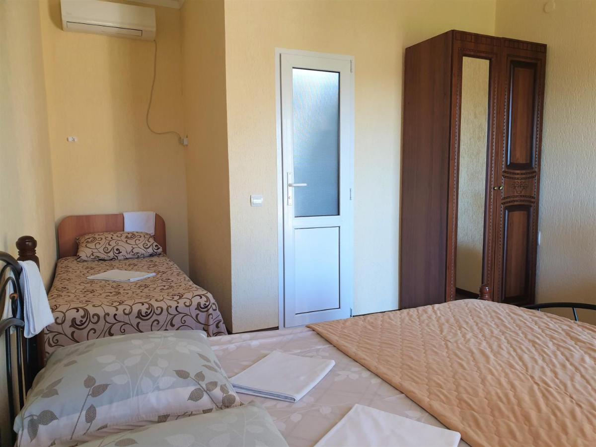Guest House Lykhny Gagra Exterior photo