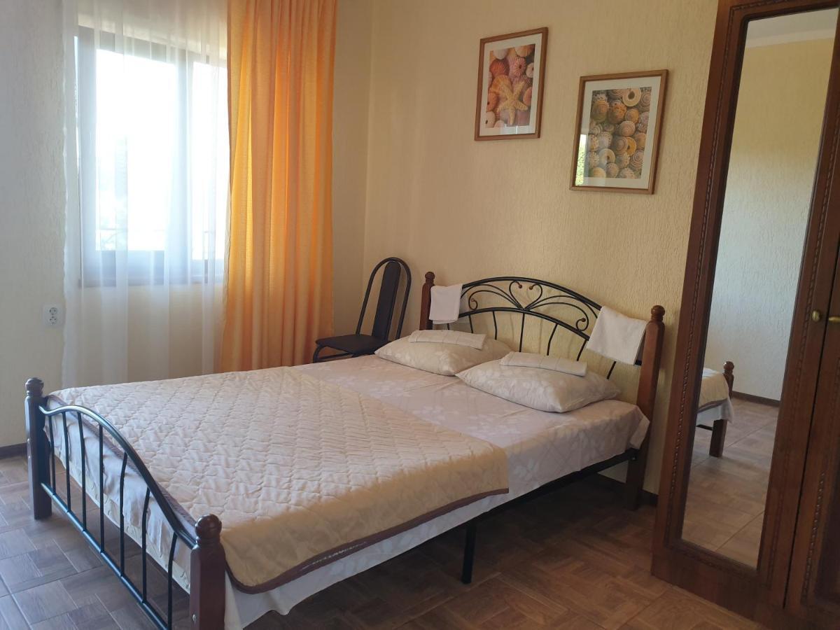 Guest House Lykhny Gagra Exterior photo